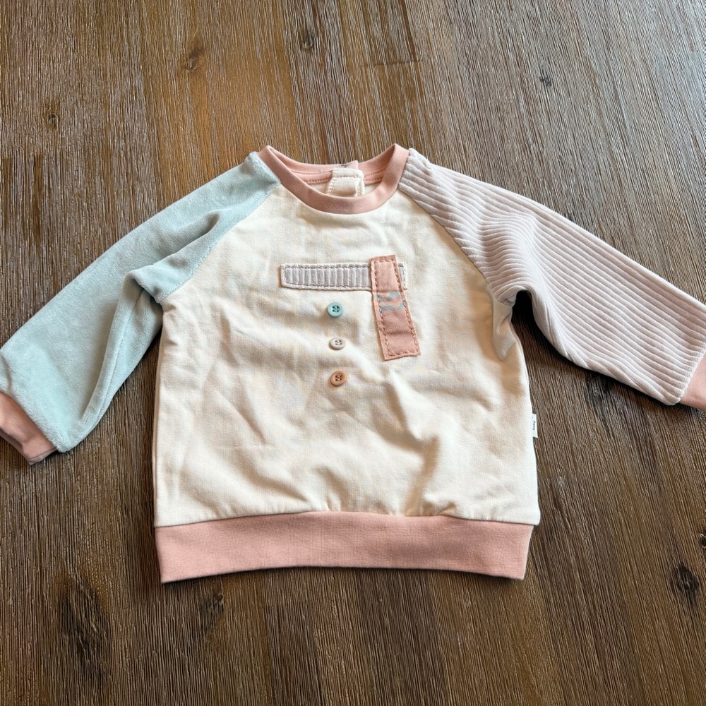 4/20$ Baby sweatshirt size 9-12 months